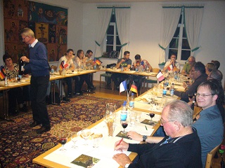 Foto von teilnehmern beim Weinseminar